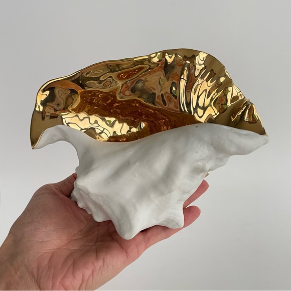 White Conch Shell with Gold Glaze Vase - Picture 5 of 16